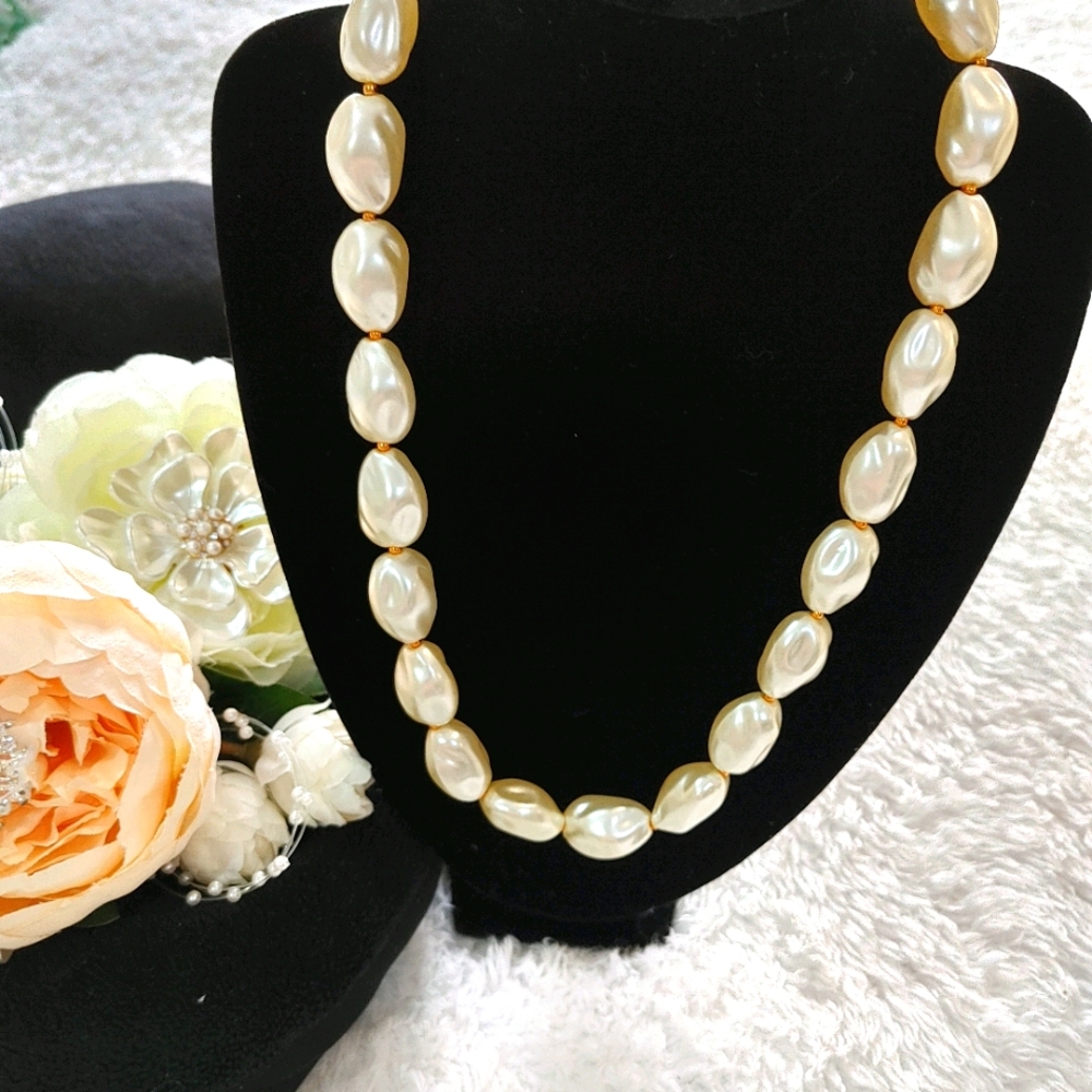 Vintage Faux Pearl necklace
